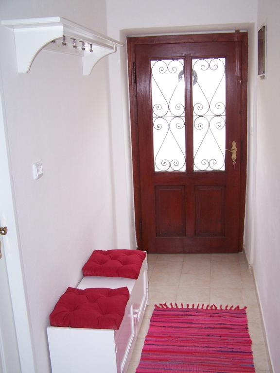 Apartment No. 42