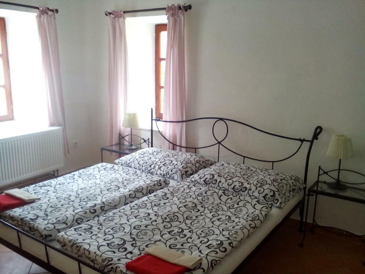 Apartment No. 42